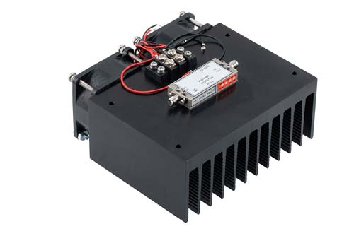 Medium Power Amplifier with Heatsink at 1 Watt P1dB Operating from 500 MHz to 4 GHz with SMA FMAM4053F