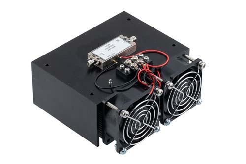 Medium Power Amplifier with Heatsink at 1 Watt P1dB Operating from 500 MHz to 4 GHz with SMA FMAM4053F