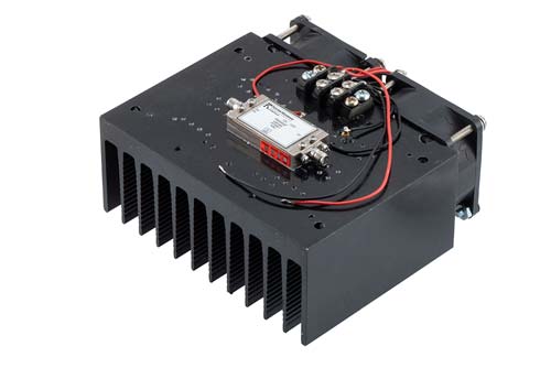 Medium Power Amplifier with Heatsink at 1 Watt P1dB Operating from 6 GHz to 18 GHz with SMA FMAM4062F