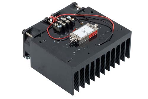 Medium Power Amplifier with Heatsink at 1 Watt P1dB Operating from 6 GHz to 18 GHz with SMA FMAM4062F