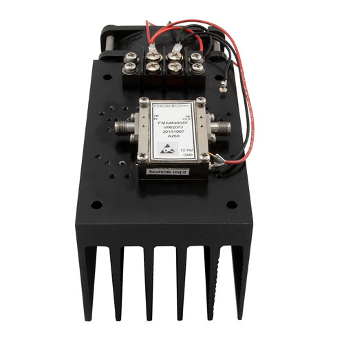 Medium Power Amplifier with Heatsink at 23 dBm P1dB Operating from 18 GHz to 40 GHz with 2.92mm FMAM4065F