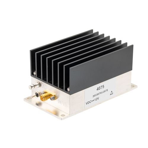 2 Watt P3dB, 2.4 GHz to 2.5 GHz, Medium Power GaAs Amplifier with Heatsink, 31 dB Gain, 43 dBm IP3 and SMA FMAM4075